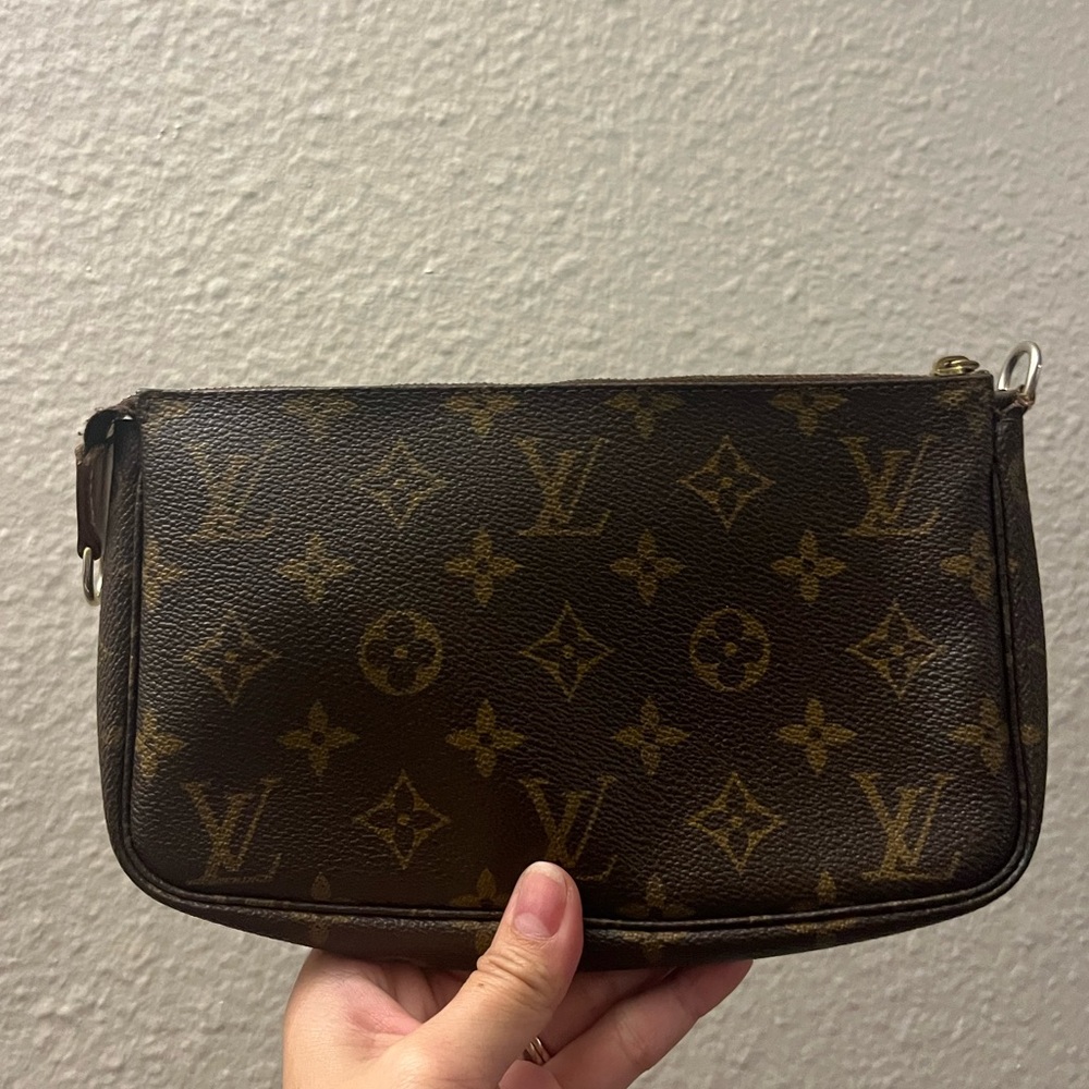 Louis Vuitton Pochette Accessorie